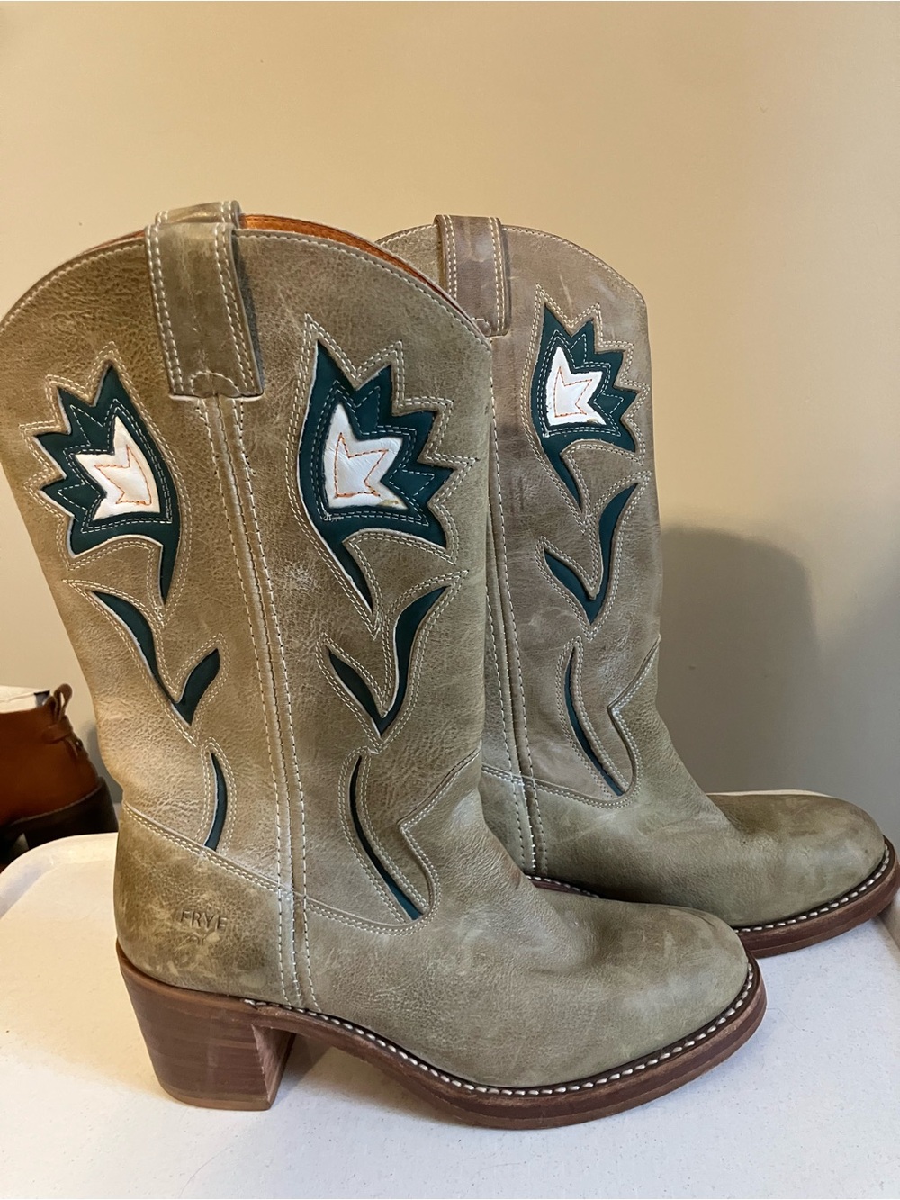 Vintage Frye Sabrina floral olive boots